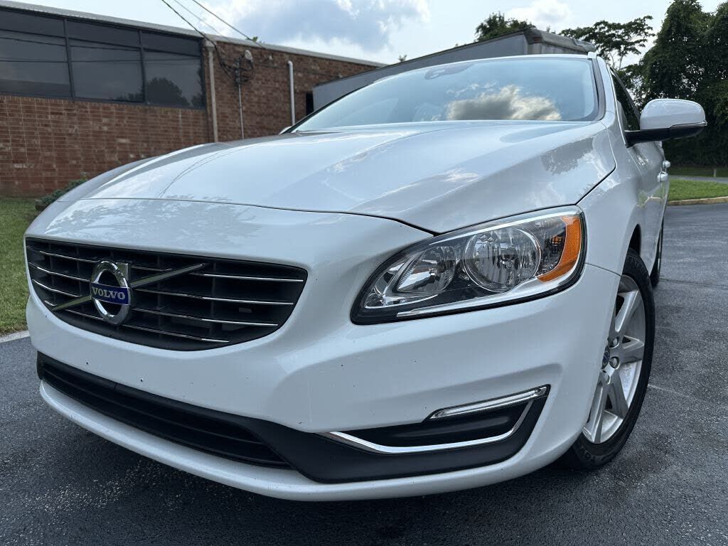 2017 VOLVO V60