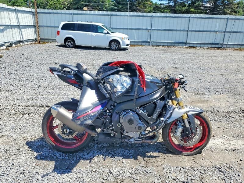 2026 SUZUKI GSX-R750