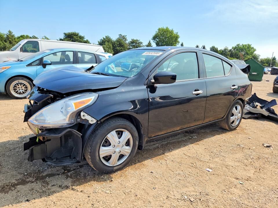 2016 NISSAN Versa