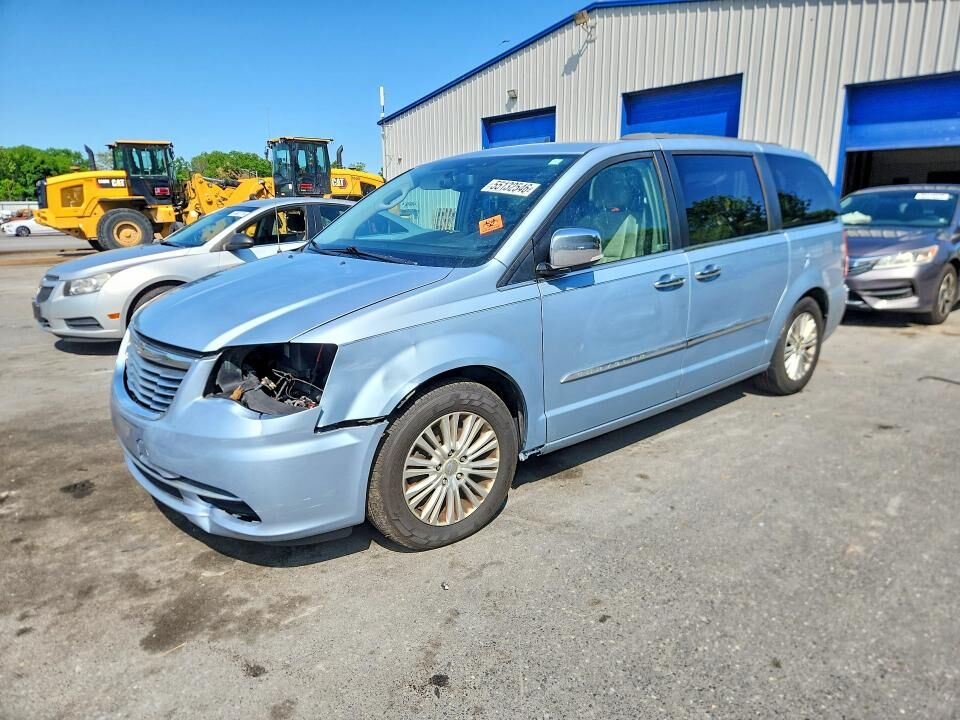 2013 CHRYSLER Town and Country