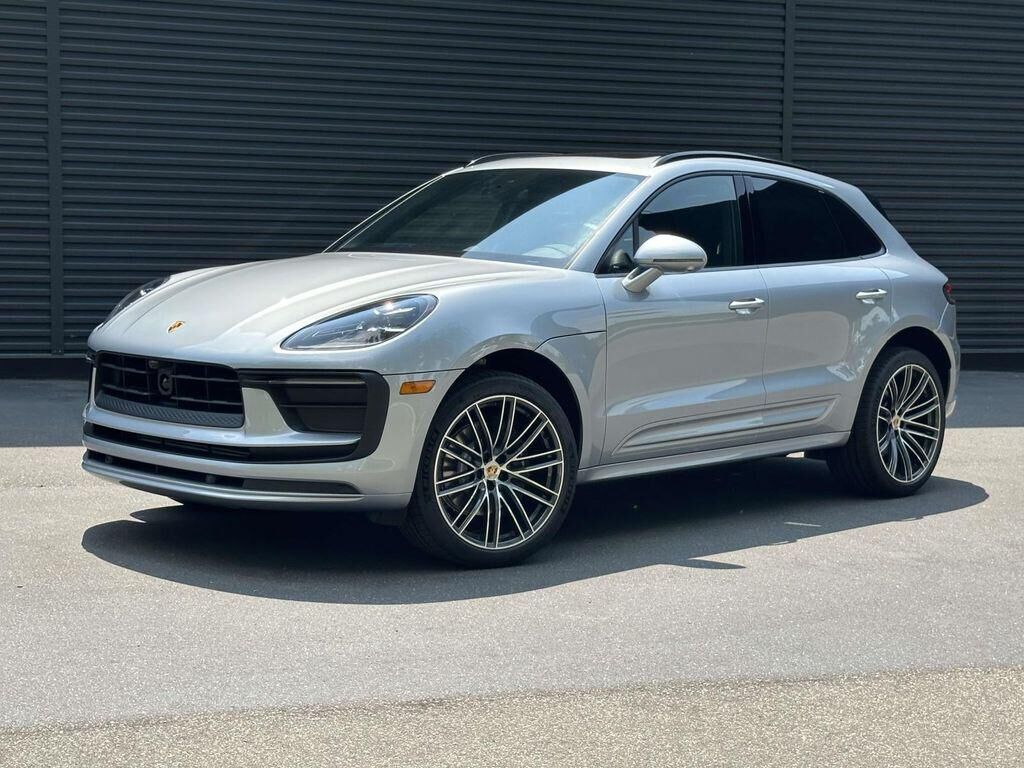 2026 PORSCHE Macan