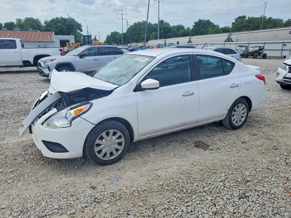 2017 NISSAN Versa