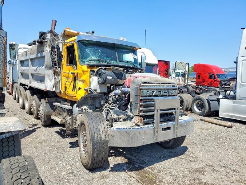 2011 MACK GU