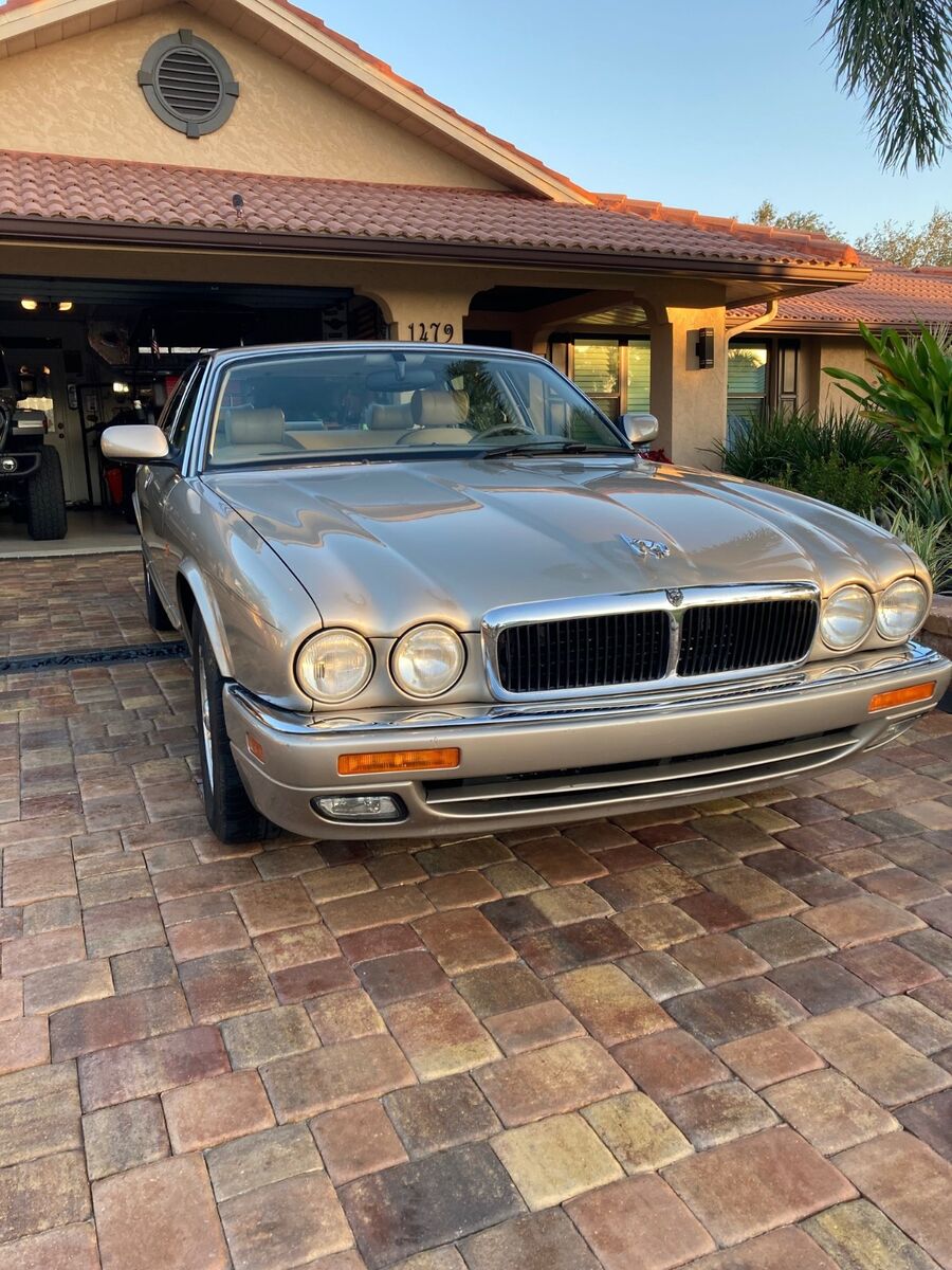 Jaguar XJ6