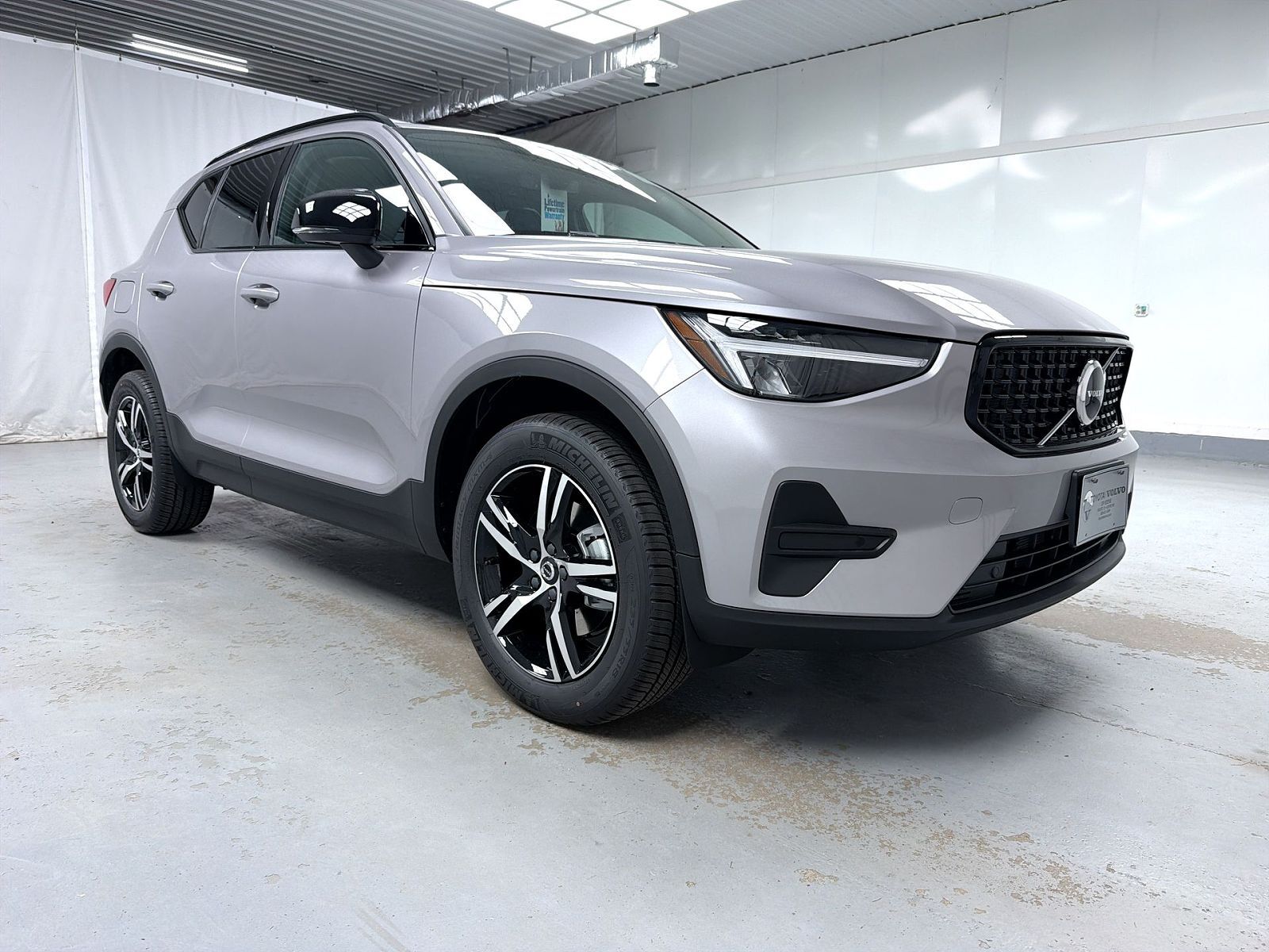 2026 VOLVO XC40