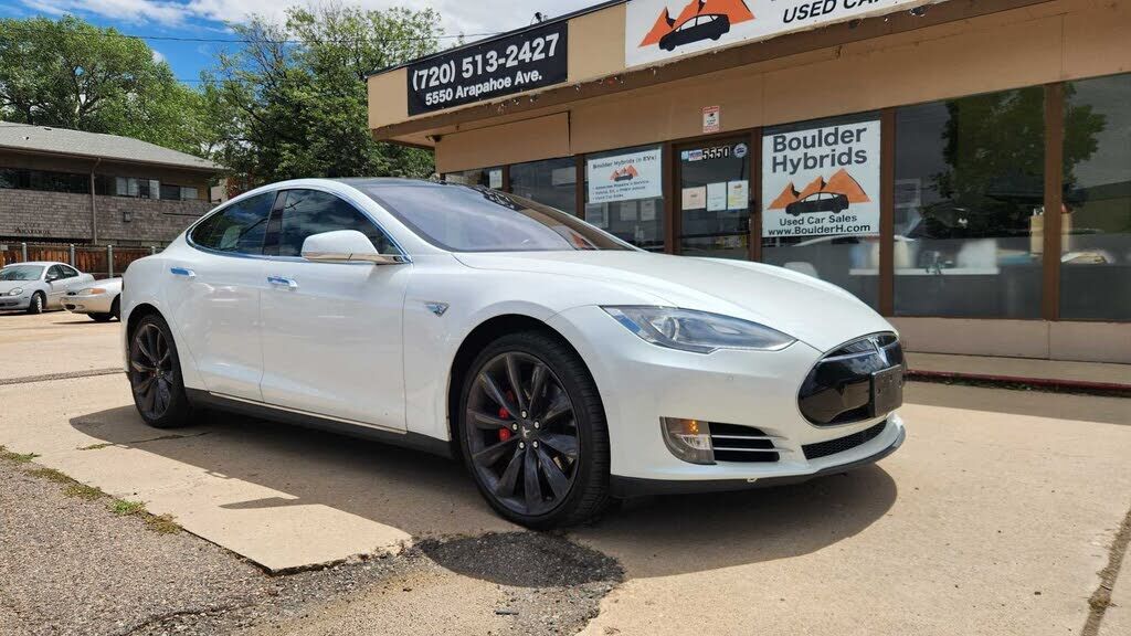 2015 TESLA Model S
