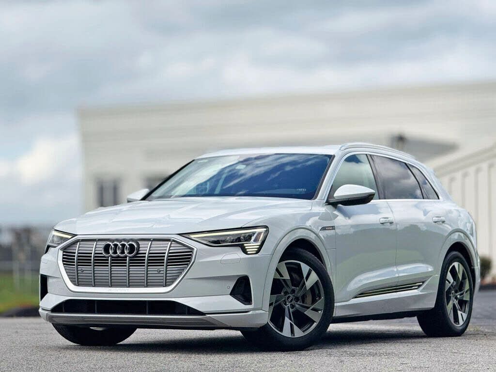 2022 AUDI e-tron