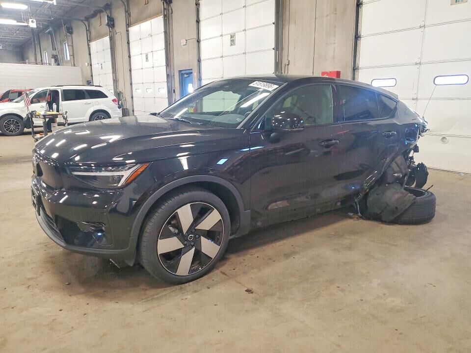2023 VOLVO C40