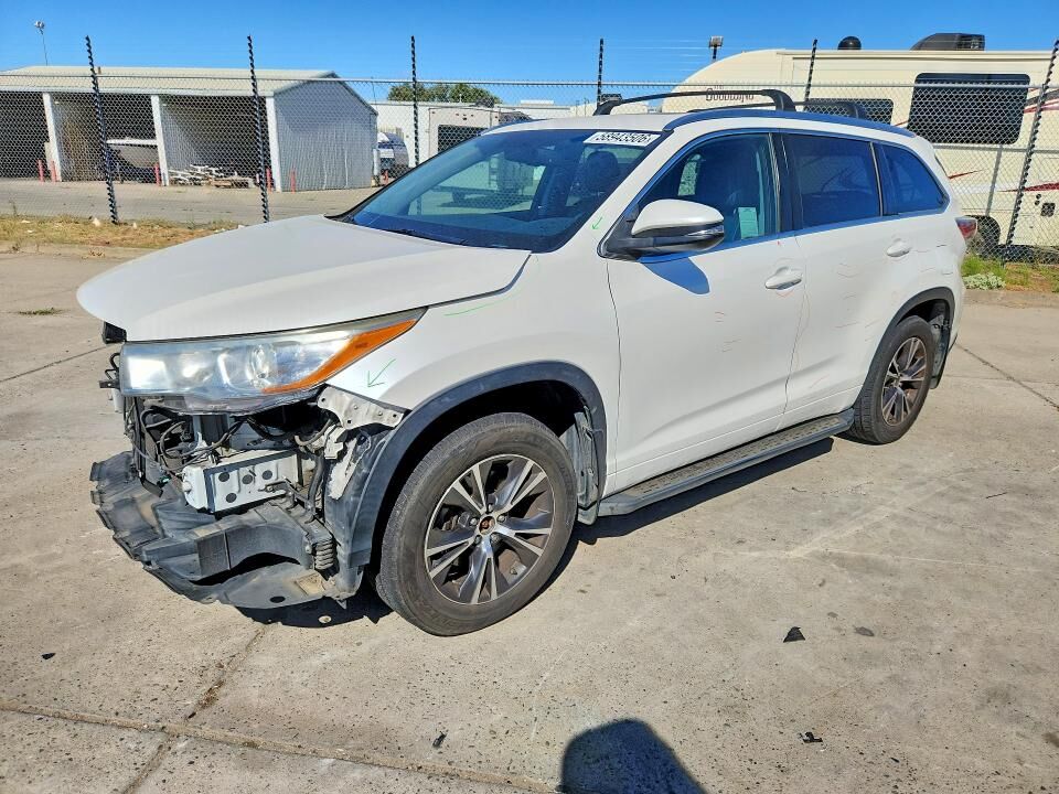 2016 TOYOTA Highlander
