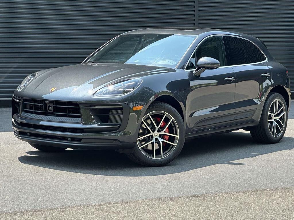 2026 PORSCHE Macan