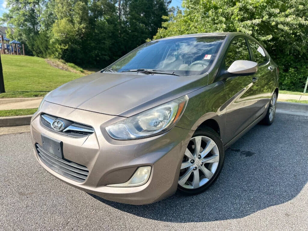 2012 HYUNDAI Accent
