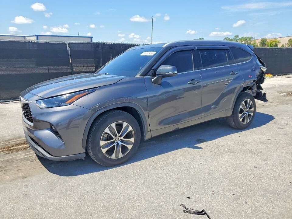 2022 TOYOTA Highlander