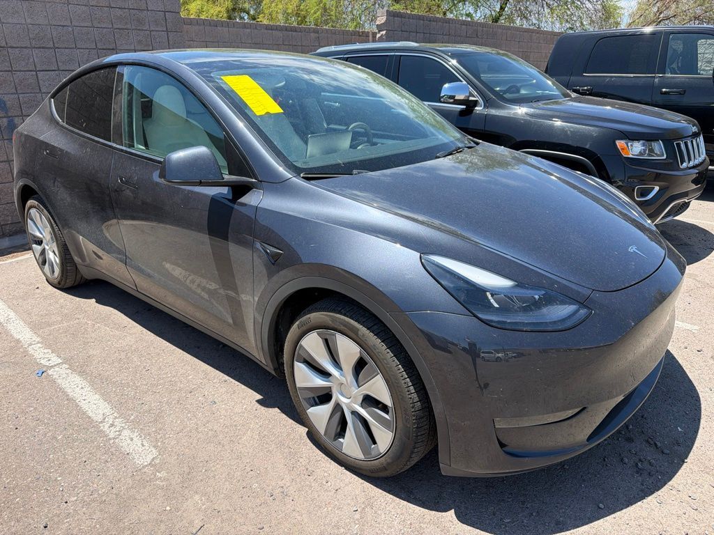 2024 TESLA Model Y