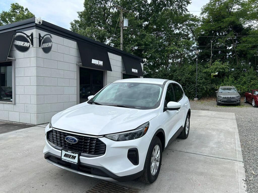 2024 FORD Escape