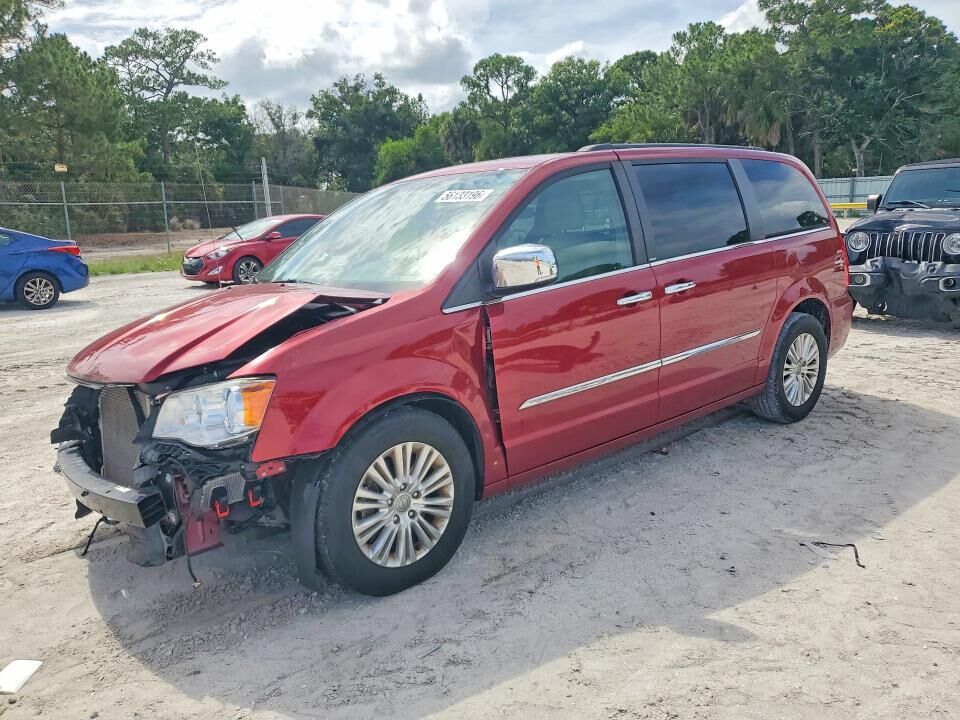 2013 CHRYSLER Town and Country