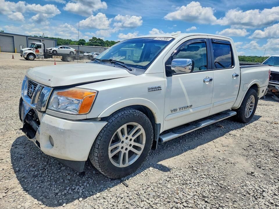 2015 NISSAN Titan