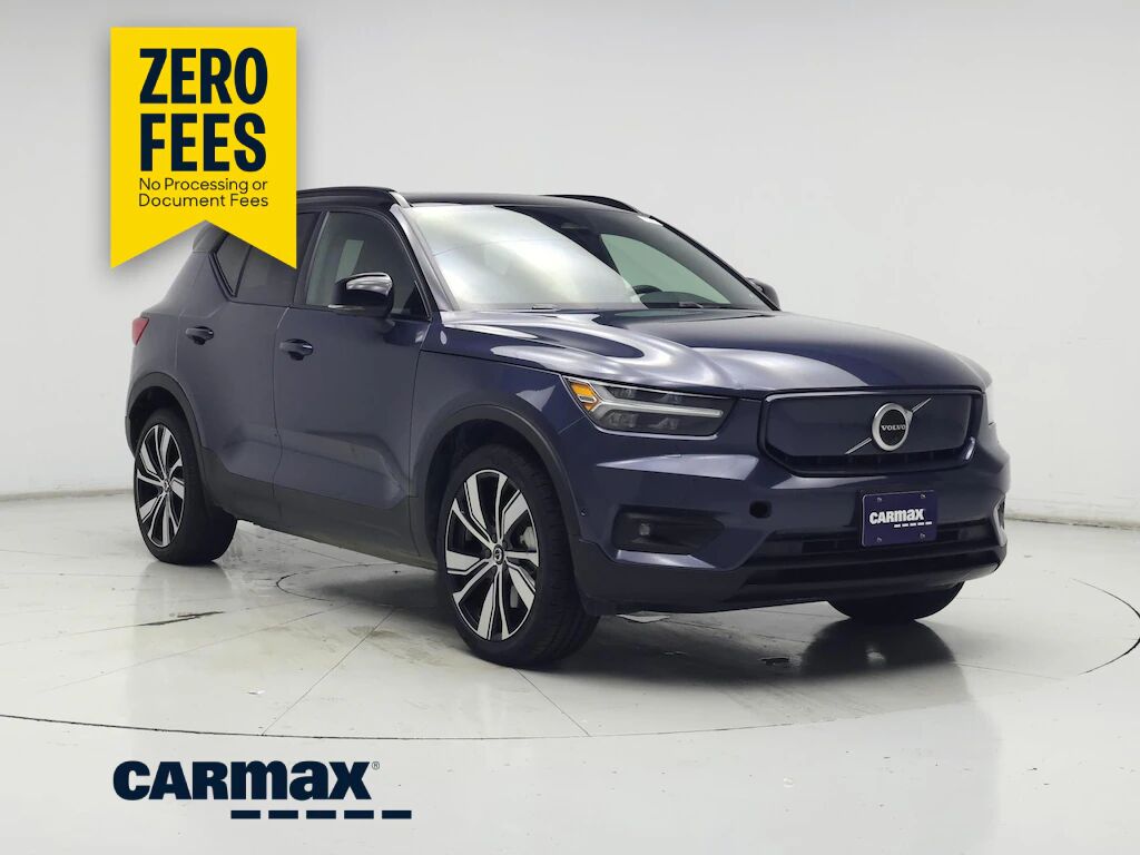 2022 VOLVO XC40