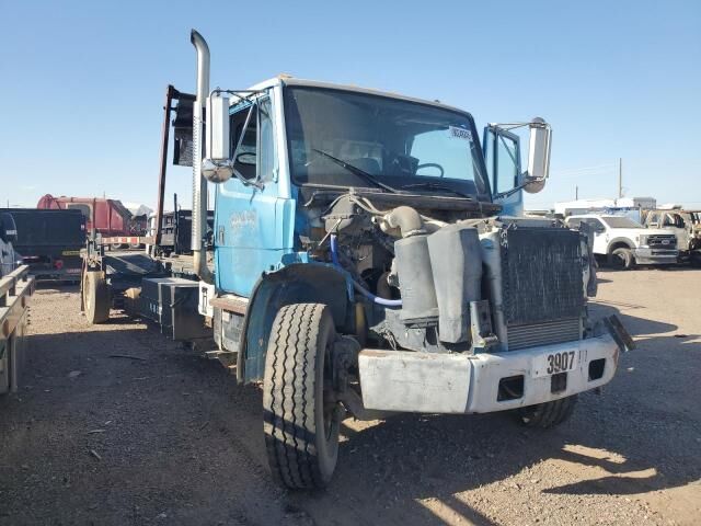 1999 FREIGHTLINER FL80