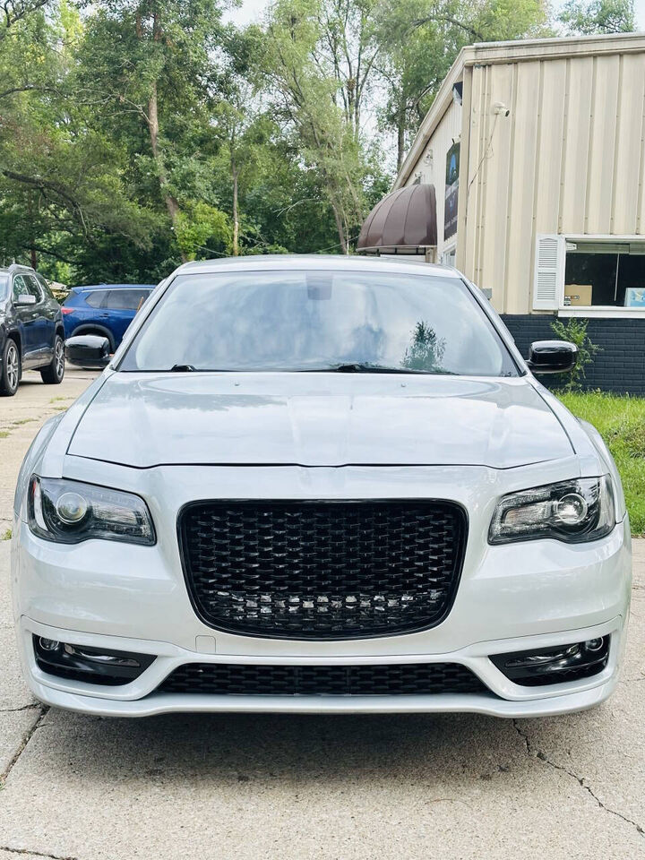 2019 CHRYSLER 300