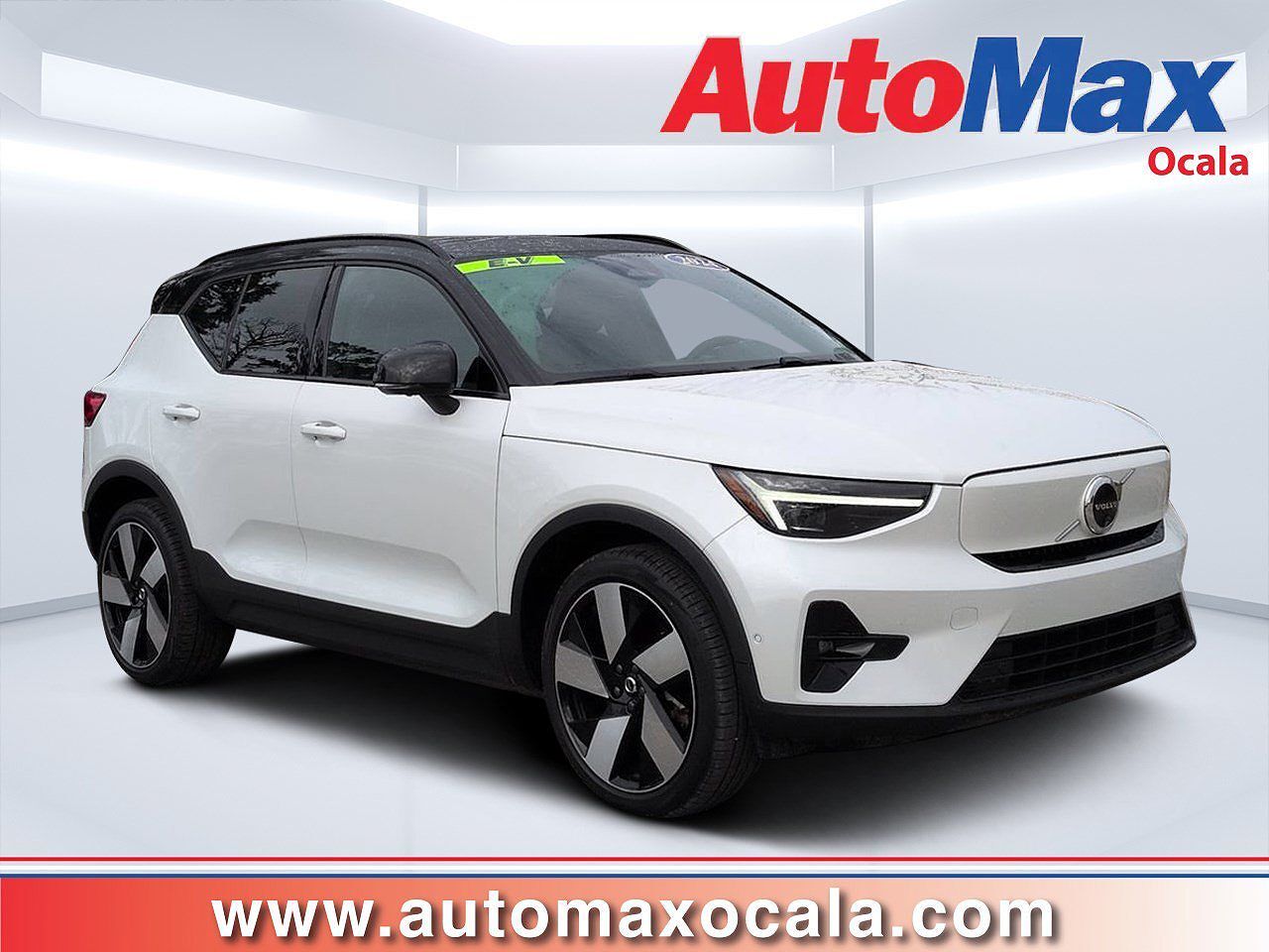 2024 VOLVO XC40
