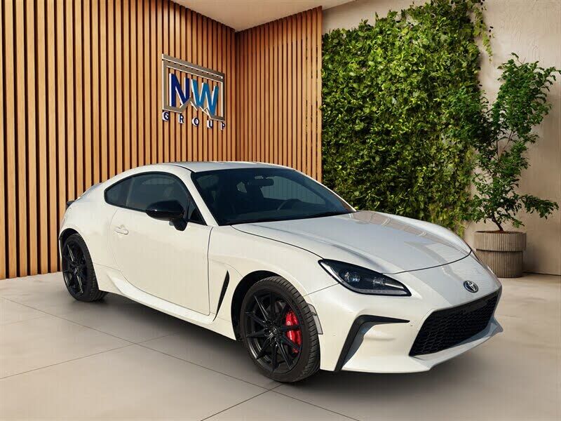 2025 TOYOTA GR86