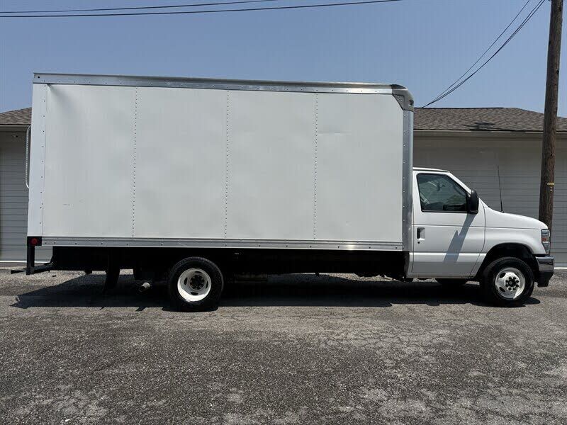 2025 FORD E-450