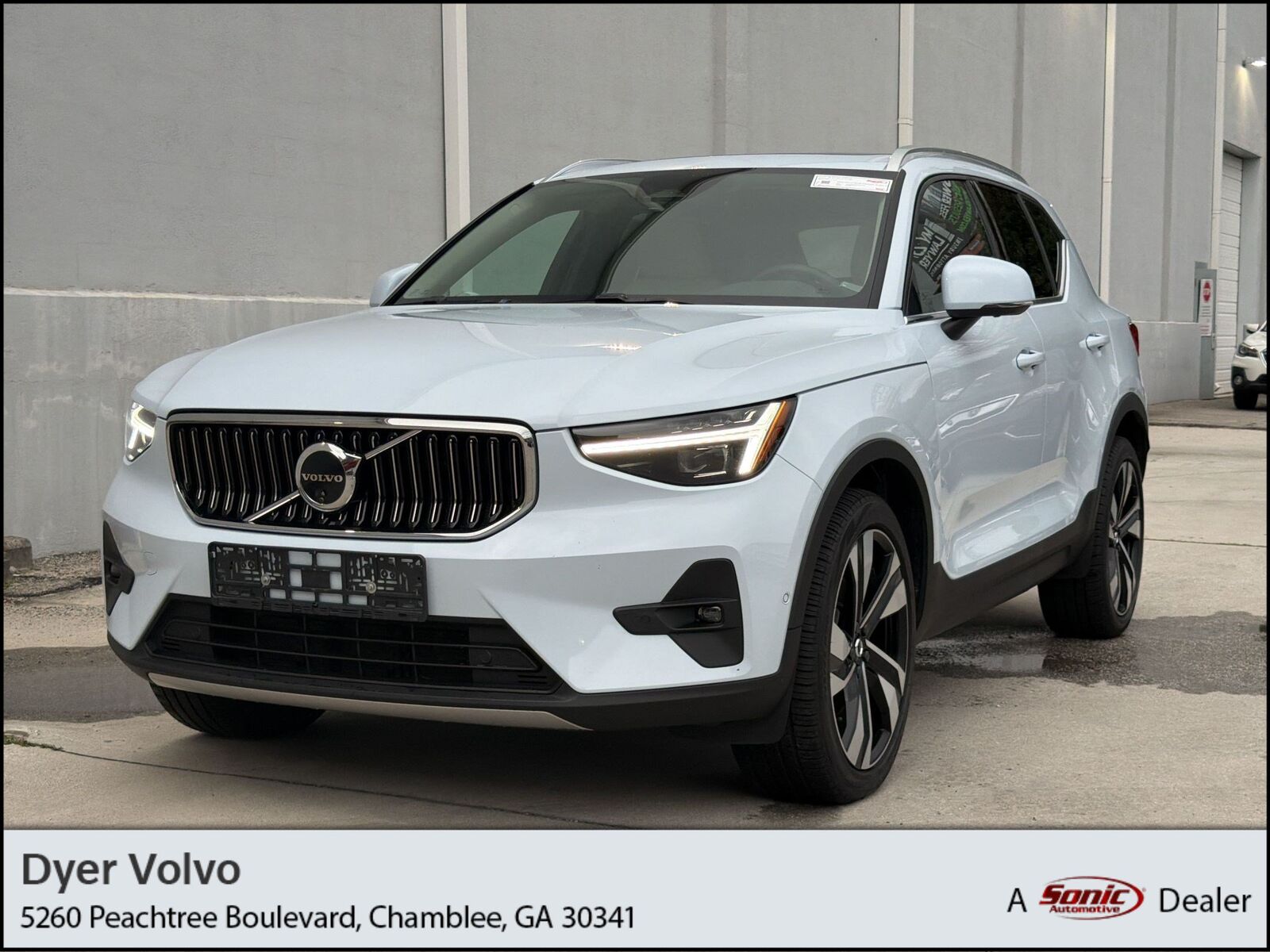 2024 VOLVO XC40