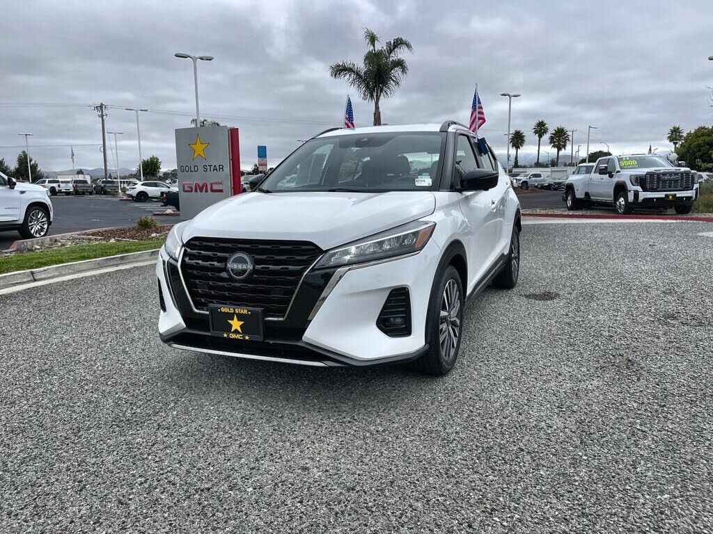 2024 NISSAN Kicks