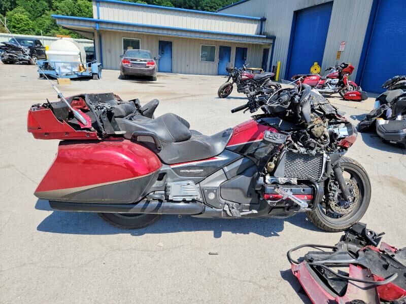 2015 HONDA GL1800