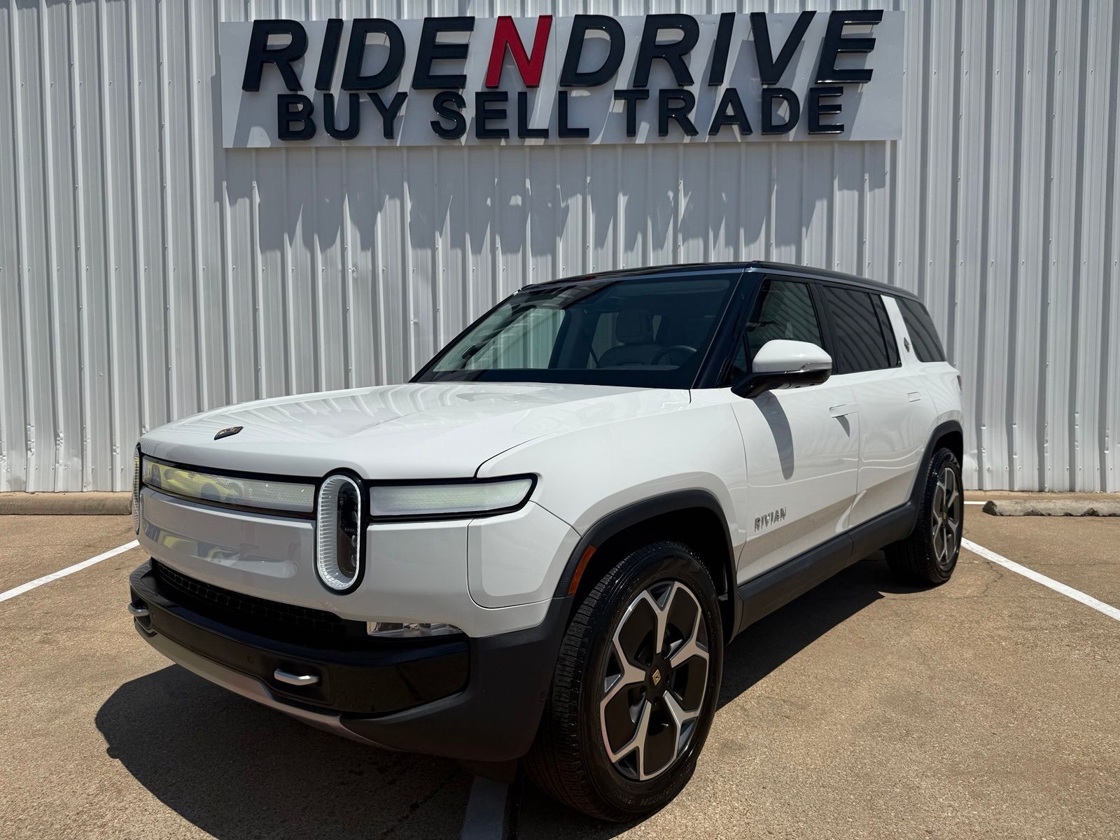 2024 RIVIAN R1S