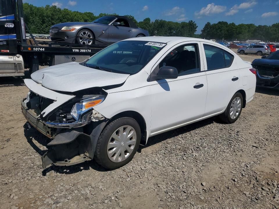 2015 NISSAN Versa