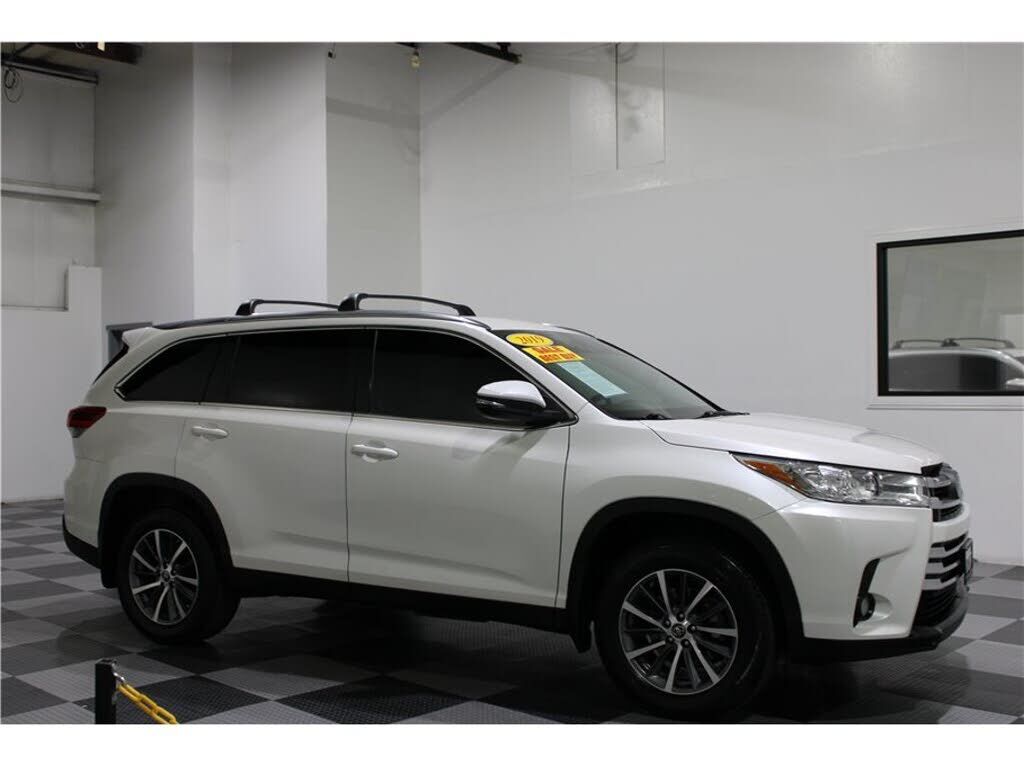 2019 TOYOTA Highlander