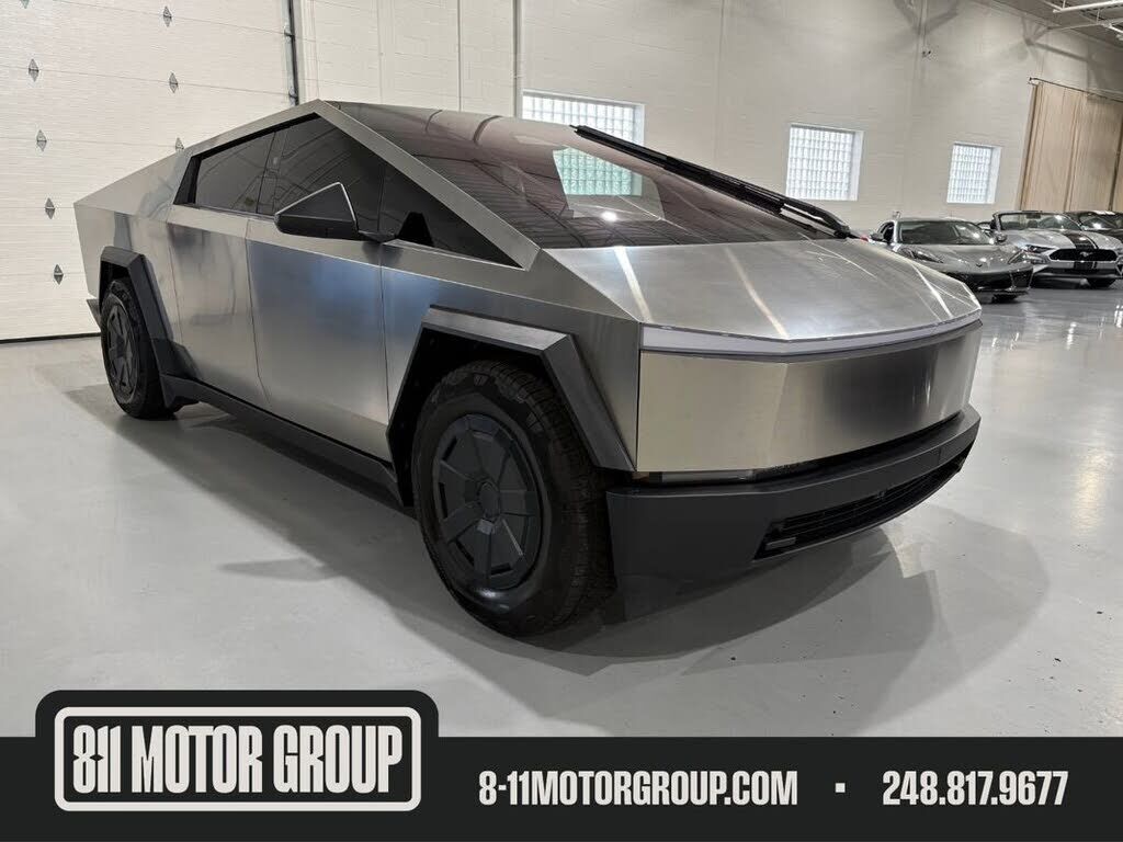 2025 TESLA Cybertruck