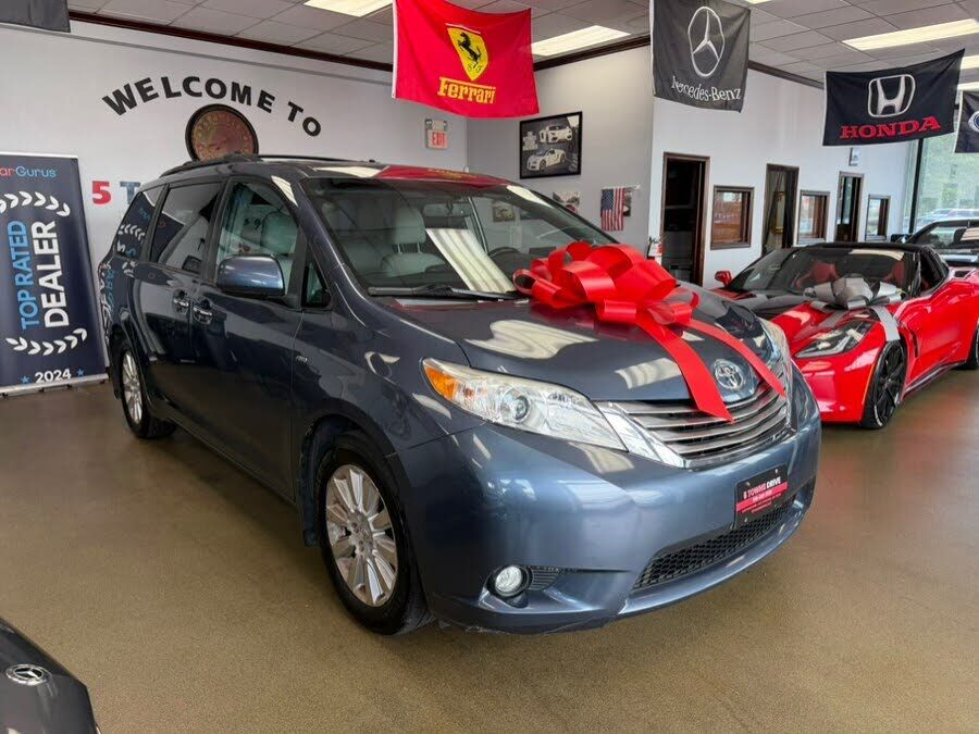 2016 TOYOTA Sienna