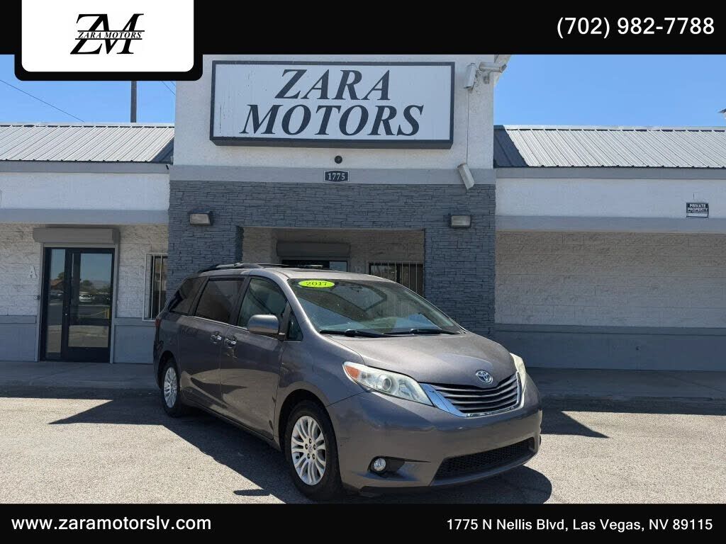 2017 TOYOTA Sienna