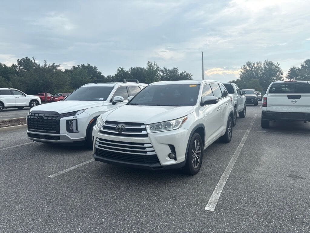 2017 TOYOTA Highlander