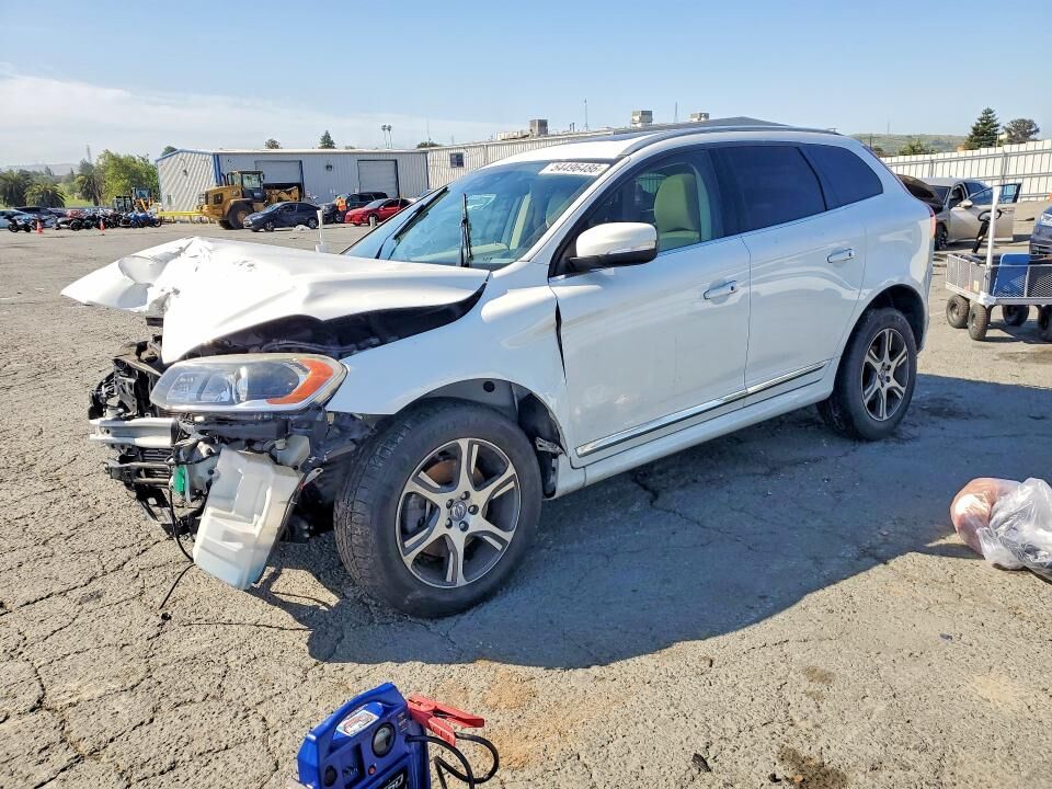 2015 VOLVO XC60
