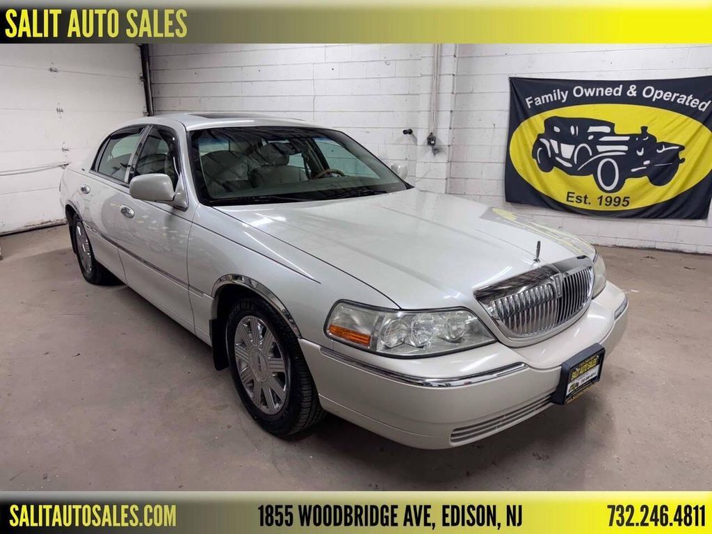 2004 LINCOLN Town Car