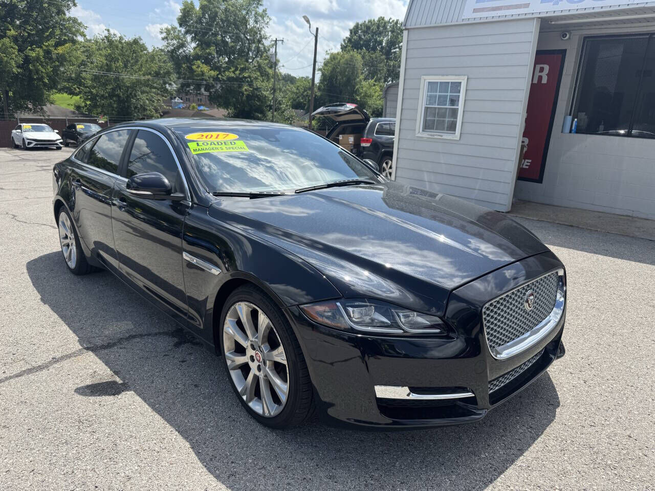 2017 JAGUAR XJ