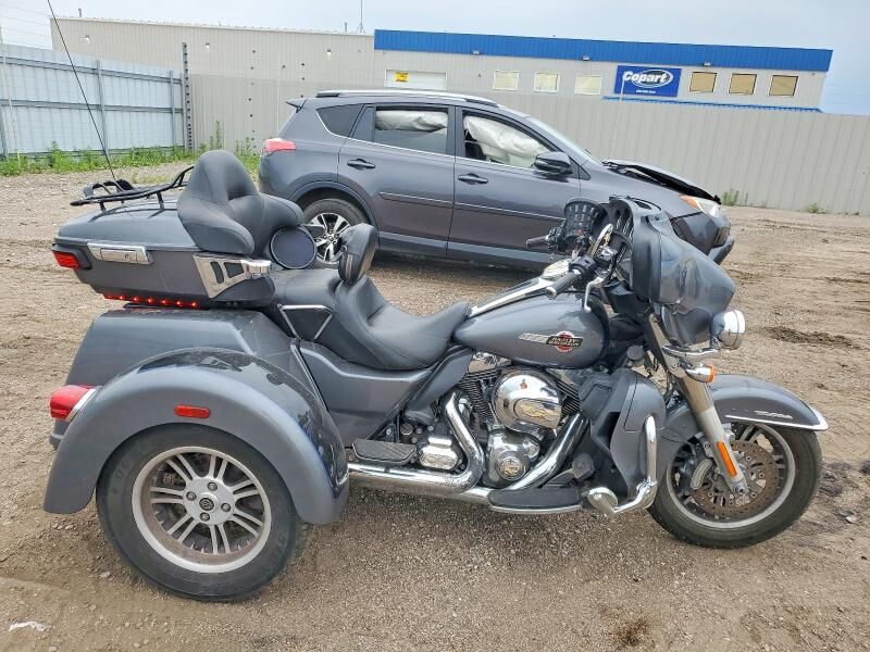 2016 HARLEY DAVIDSON FLHTCUTG / Tri Glide Ultra