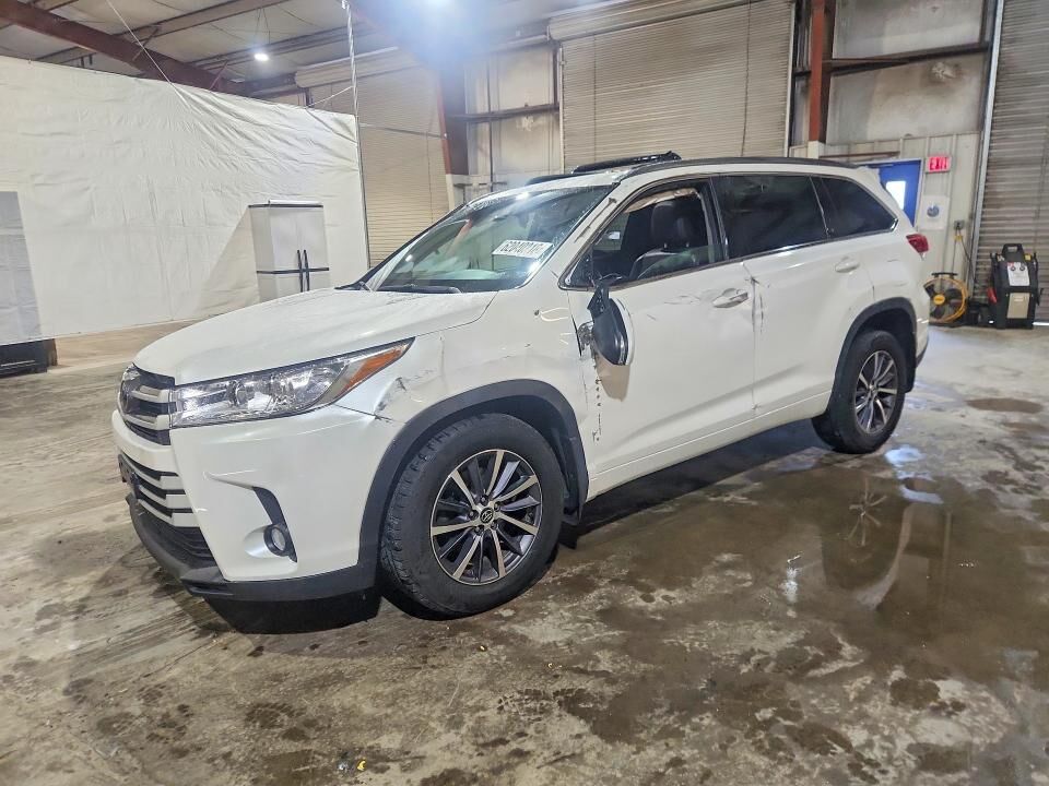 2017 TOYOTA Highlander