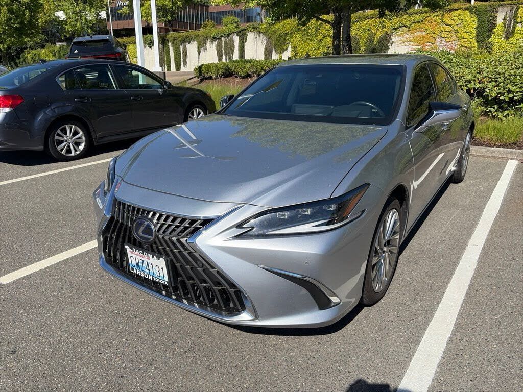 2022 LEXUS ES