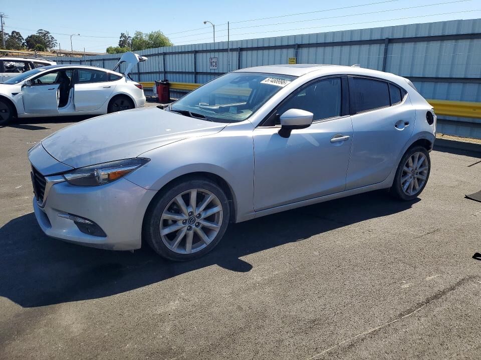 2017 MAZDA Mazda3