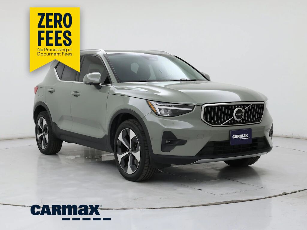 2024 VOLVO XC40