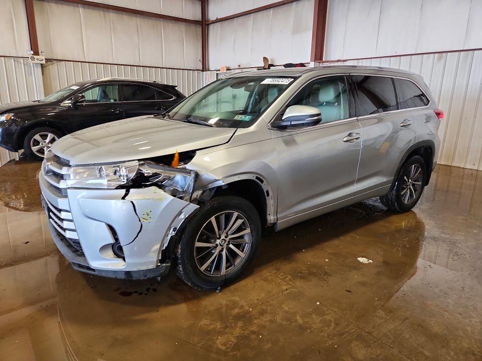 2017 TOYOTA Highlander