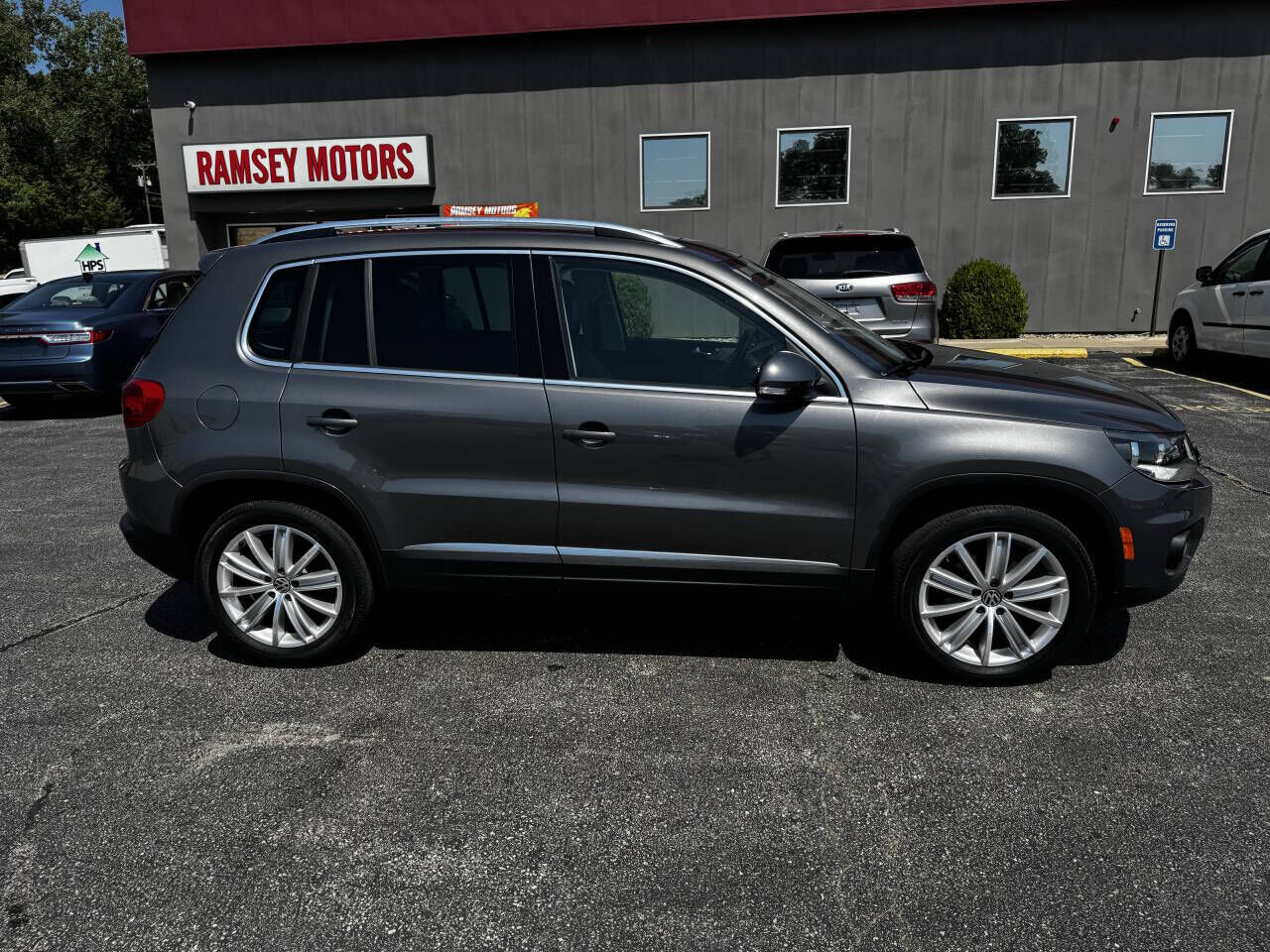 2012 VOLKSWAGEN Tiguan