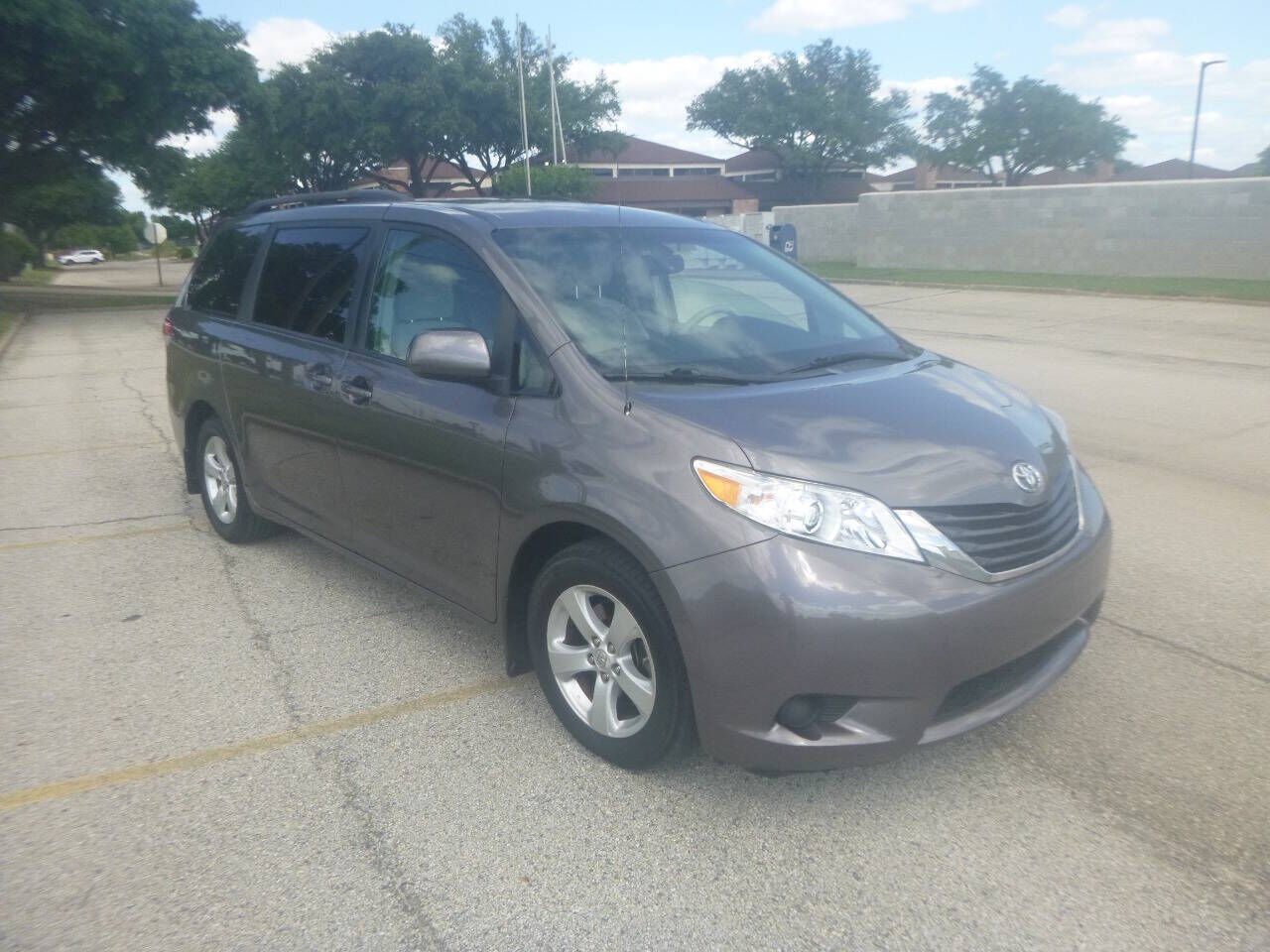 2011 TOYOTA Sienna