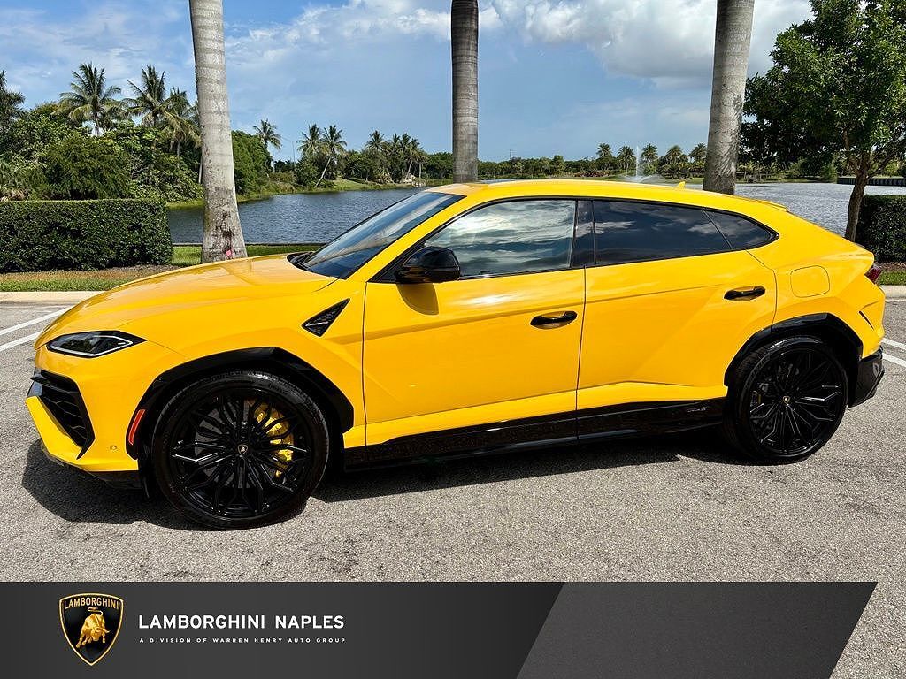 2025 LAMBORGHINI URUS