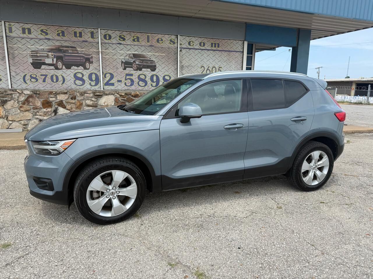 2022 VOLVO XC40
