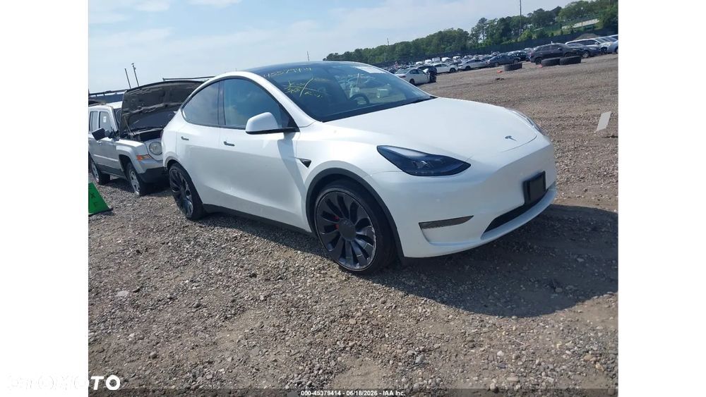 2025 TESLA Model Y
